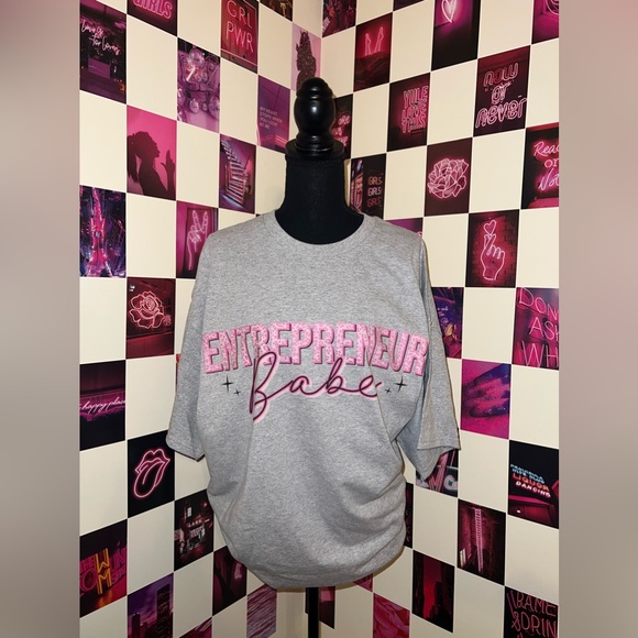 Entrepreneur Babe, with QR code Tshirt - Picture 4 of 4
